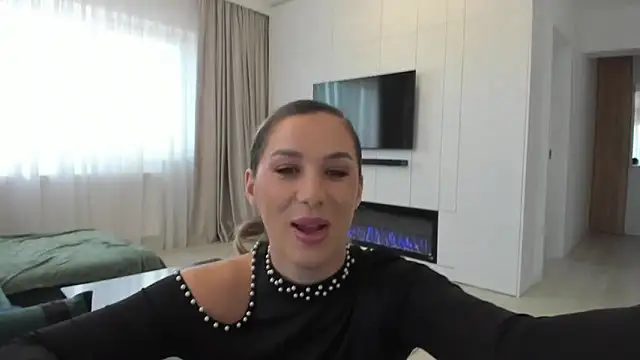 HotXMom online show from January 18, 2025, 7:49 am