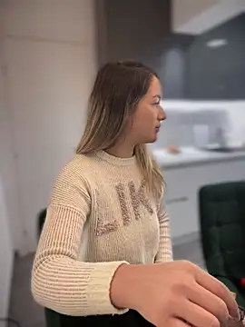 HotXMom online show from February 3, 2025, 4:46 am