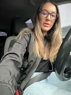 HotXMom online show from September 12, 2025, 5:29 am