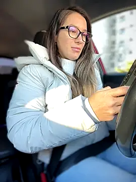 HotXMom online show from October 20, 2025, 6:03 am