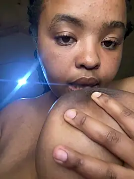 Snapshot of Linahlove chatting on March 2, 2025, 7:45 pm Linahlove online show from March 2, 2025, 7:45 pm