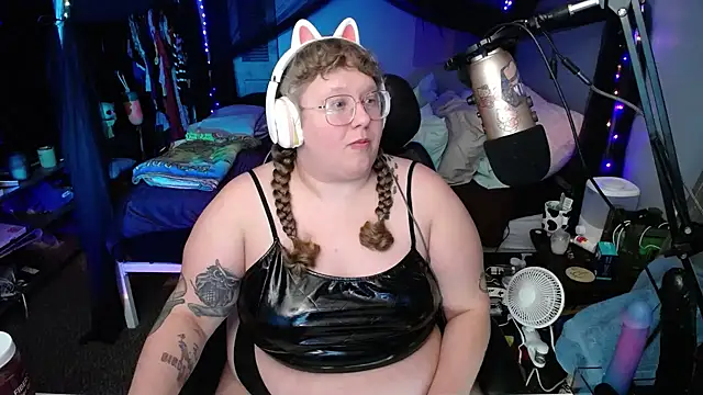 Snapshot of FatVeronica chatting on January 26, 2025, 7:21 am FatVeronica online show from January 26, 2025, 7:21 am