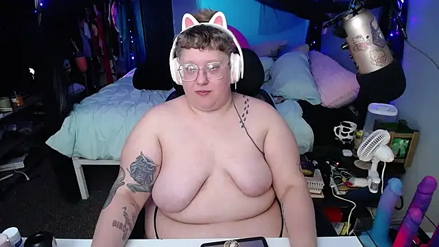 Snapshot of FatVeronica chatting on March 11, 2025, 1:37 am FatVeronica online show from March 11, 2025, 1:37 am