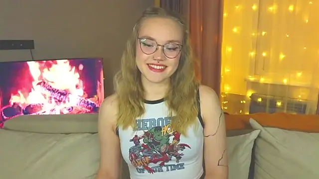 Snapshot of Aurora_Golden1 chatting on December 16, 2024, 4:49 pm Aurora Golden1 online show from December 16, 2024, 4:49 pm