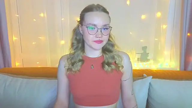 Snapshot of Aurora_Golden1 chatting on February 2, 2025, 4:22 pm Aurora Golden1 online show from February 2, 2025, 4:22 pm