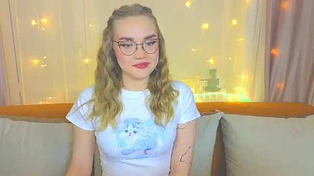 Snapshot of Aurora_Golden1 chatting on February 11, 2025, 4:02 pm Aurora Golden1 online show from February 11, 2025, 4:02 pm