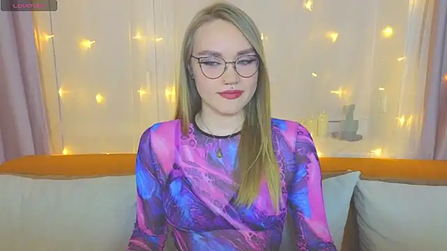 Snapshot of Aurora_Golden1 chatting on March 6, 2025, 7:21 pm Aurora Golden1 online show from March 6, 2025, 7:21 pm