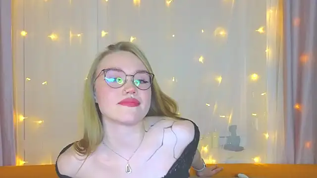 Snapshot of Aurora_Golden1 chatting on March 12, 2025, 5:07 pm Aurora Golden1 online show from March 12, 2025, 5:07 pm