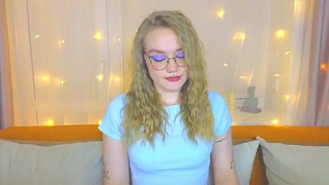 Snapshot of Aurora_Golden1 chatting on March 21, 2025, 6:07 pm Aurora Golden1 online show from March 21, 2025, 6:07 pm