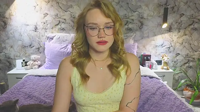 Snapshot of Aurora_Golden1 chatting on October 18, 2025, 5:25 pm Aurora Golden1 online show from October 18, 2025, 5:25 pm