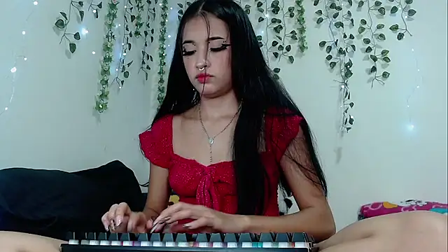 Snapshot of laurita_rico chatting on September 25, 2025, 5:11 am laurita rico online show from September 25, 2025, 5:11 am