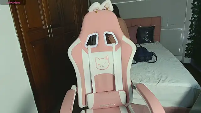 Snapshot of emmars_ chatting on November 3, 2025, 11:44 am emmars online show from November 3, 2025, 11:44 am