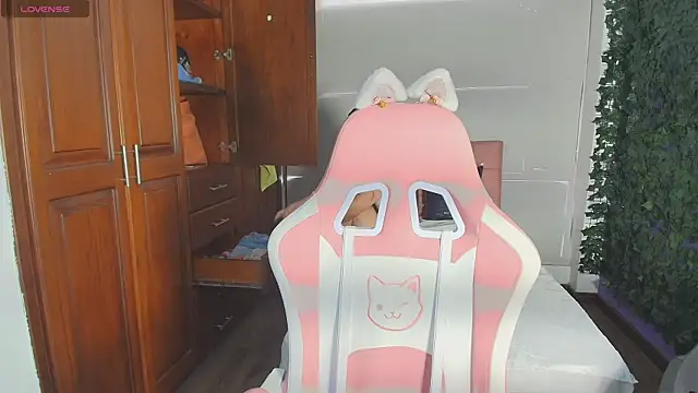 Snapshot of emmars_ chatting on November 5, 2025, 12:16 pm emmars online show from November 5, 2025, 12:16 pm