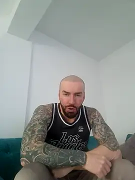 Snapshot of AronGrant chatting on December 22, 2024, 7:22 am AronGrant online show from December 22, 2024, 7:22 am
