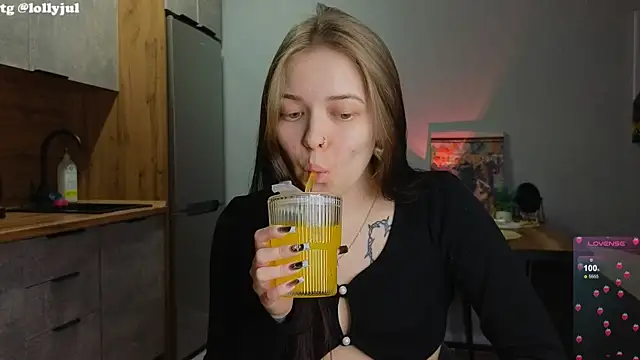 doll lol  online show from March 3, 2025, 7:28 pm