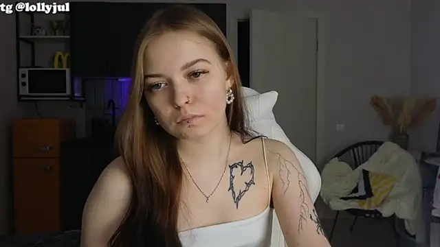 doll lol  online show from October 13, 2025, 3:12 pm