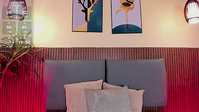 Snapshot of NicolleeEvanss chatting on September 9, 2025, 12:15 pm NicolleeEvanss online show from September 9, 2025, 12:15 pm