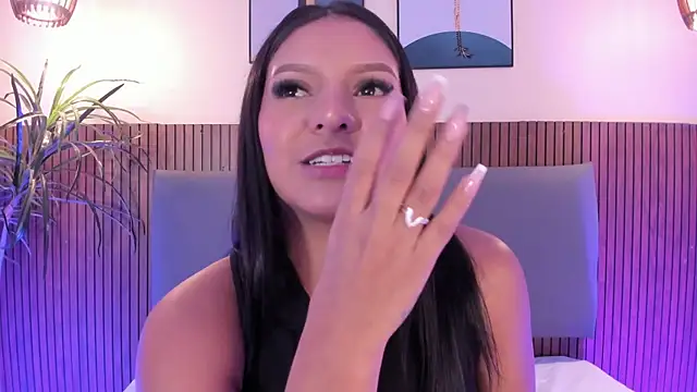 Snapshot of NicolleeEvanss chatting on November 17, 2025, 12:33 pm NicolleeEvanss online show from November 17, 2025, 12:33 pm