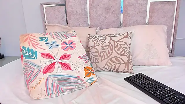 Snapshot of GabyyJones chatting on February 5, 2025, 11:44 am GabyyJones online show from February 5, 2025, 11:44 am