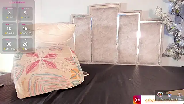 Snapshot of GabyyJones chatting on November 20, 2025, 12:05 pm GabyyJones online show from November 20, 2025, 12:05 pm