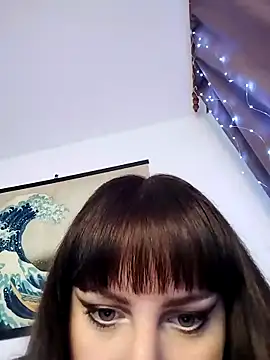 Snapshot of EmmaKrosss chatting on November 7, 2025, 9:31 am EmmaKrosss online show from November 7, 2025, 9:31 am