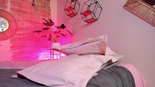 April bowie online show from January 25, 2025, 6:35 pm