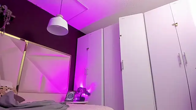 April bowie online show from September 30, 2025, 12:21 pm