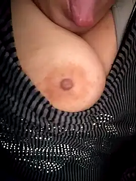 carmelasexy online show from November 25, 2025, 7:25 pm