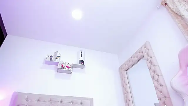 lorennahernandez01 online show from January 28, 2025, 10:56 am