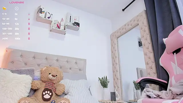 lorennahernandez01 online show from November 16, 2025, 10:54 am