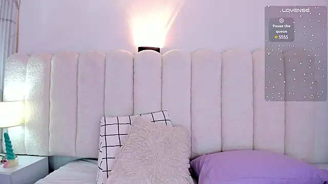 Snapshot of Mia_rom11 chatting on February 21, 2025, 3:43 pm Mia rom11 online show from February 21, 2025, 3:43 pm