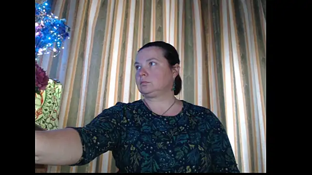 amorelara online show from September 9, 2025, 1:32 pm