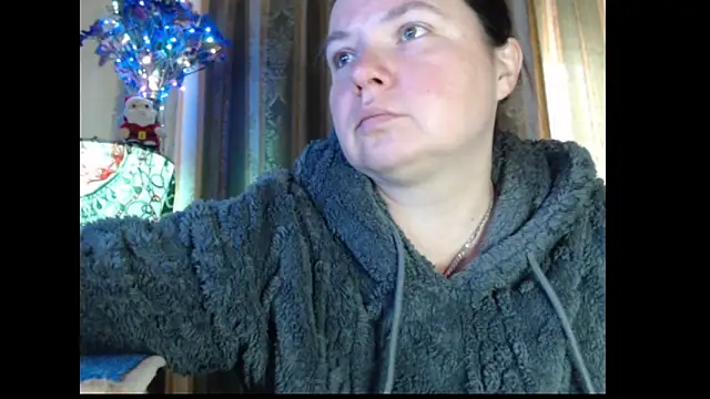 amorelara online show from October 13, 2025, 8:36 am