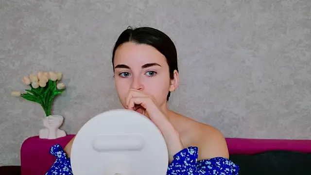 Miss Arwen online show from September 23, 2025, 3:42 am