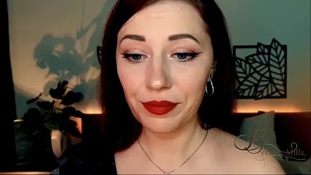 Snapshot of MissBeverlyMills chatting on December 6, 2024, 9:43 am MissBeverlyMills online show from December 6, 2024, 9:43 am