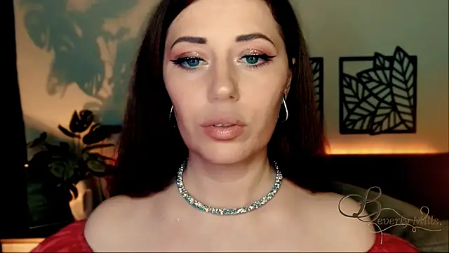 Snapshot of MissBeverlyMills chatting on December 7, 2024, 2:13 pm MissBeverlyMills online show from December 7, 2024, 2:13 pm