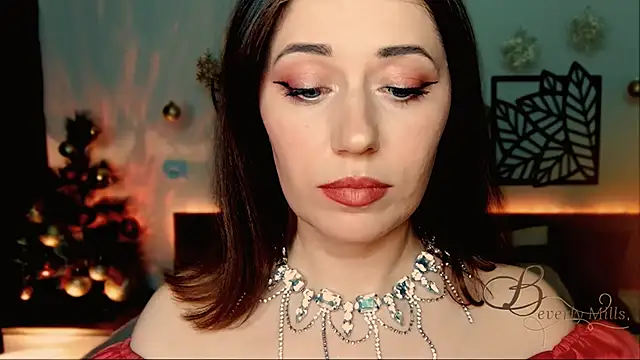 Snapshot of MissBeverlyMills chatting on December 25, 2024, 8:17 pm MissBeverlyMills online show from December 25, 2024, 8:17 pm