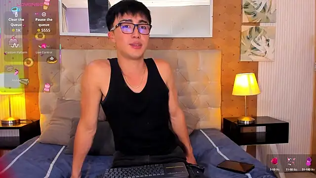 santi-fabulous online show from September 29, 2025, 8:24 pm