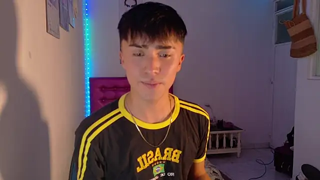 santi-fabulous online show from December 18, 2025, 3:01 am