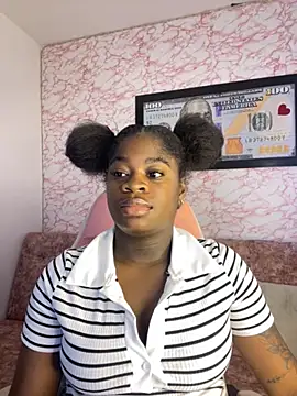 Snapshot of Tamara_Lubezkii chatting on October 5, 2025, 5:33 pm Tamara Lubezkii online show from October 5, 2025, 5:33 pm