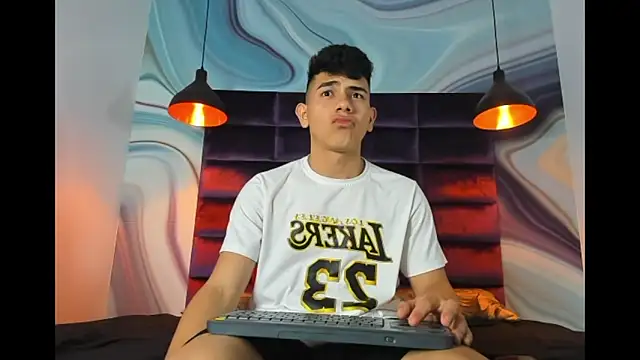 Snapshot of andrew_rose_ chatting on December 27, 2024, 6:24 am andrew rose online show from December 27, 2024, 6:24 am