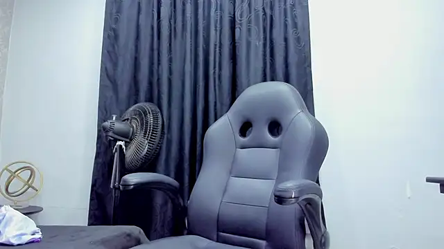 Snapshot of andrew_rose_ chatting on December 27, 2024, 5:26 pm andrew rose online show from December 27, 2024, 5:26 pm