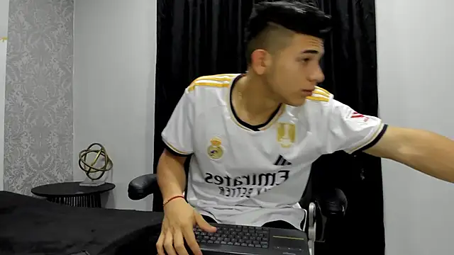 Snapshot of andrew_rose_ chatting on January 7, 2025, 2:30 pm andrew rose online show from January 7, 2025, 2:30 pm