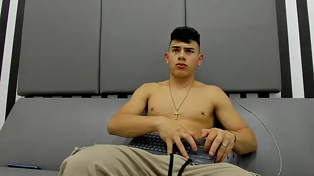 Snapshot of andrew_rose_ chatting on January 10, 2025, 6:09 am andrew rose online show from January 10, 2025, 6:09 am