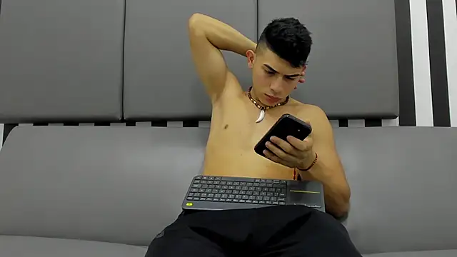 Snapshot of andrew_rose_ chatting on January 18, 2025, 7:58 pm andrew rose online show from January 18, 2025, 7:58 pm