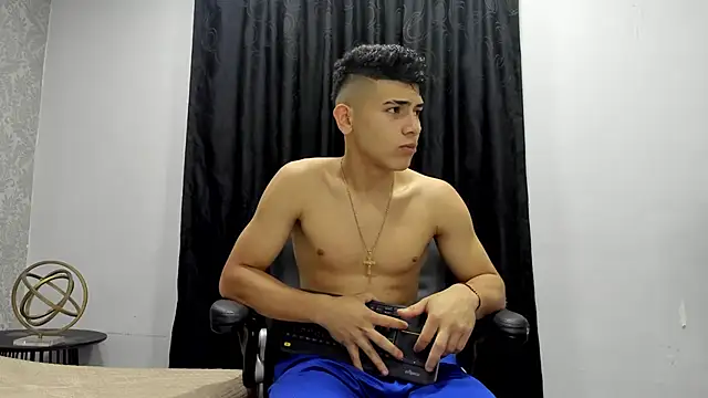 Snapshot of andrew_rose_ chatting on January 22, 2025, 2:46 pm andrew rose online show from January 22, 2025, 2:46 pm