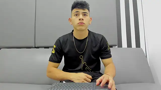 Snapshot of andrew_rose_ chatting on January 24, 2025, 3:11 am andrew rose online show from January 24, 2025, 3:11 am