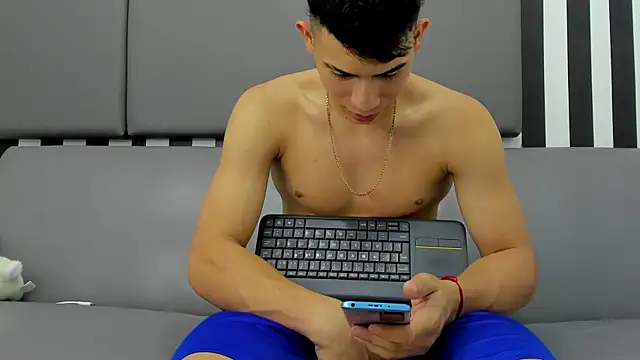 Snapshot of andrew_rose_ chatting on January 31, 2025, 4:47 am andrew rose online show from January 31, 2025, 4:47 am