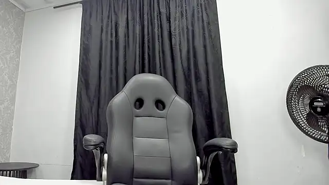 Snapshot of andrew_rose_ chatting on February 10, 2025, 7:49 pm andrew rose online show from February 10, 2025, 7:49 pm