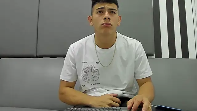 Snapshot of andrew_rose_ chatting on February 15, 2025, 3:09 am andrew rose online show from February 15, 2025, 3:09 am